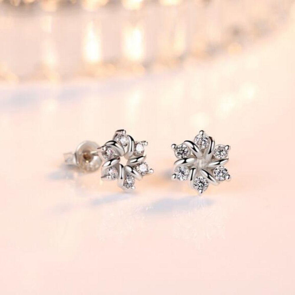 *NEW 925 Sterling Silver Diamond Flower Earrings 1 - Picture 7 of 9